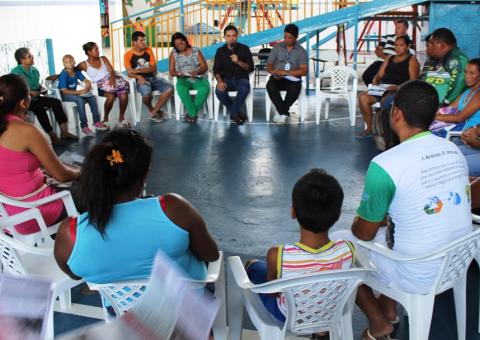 Moradores do bairro Cidade de Deus reclamam por falta de luz em postes 